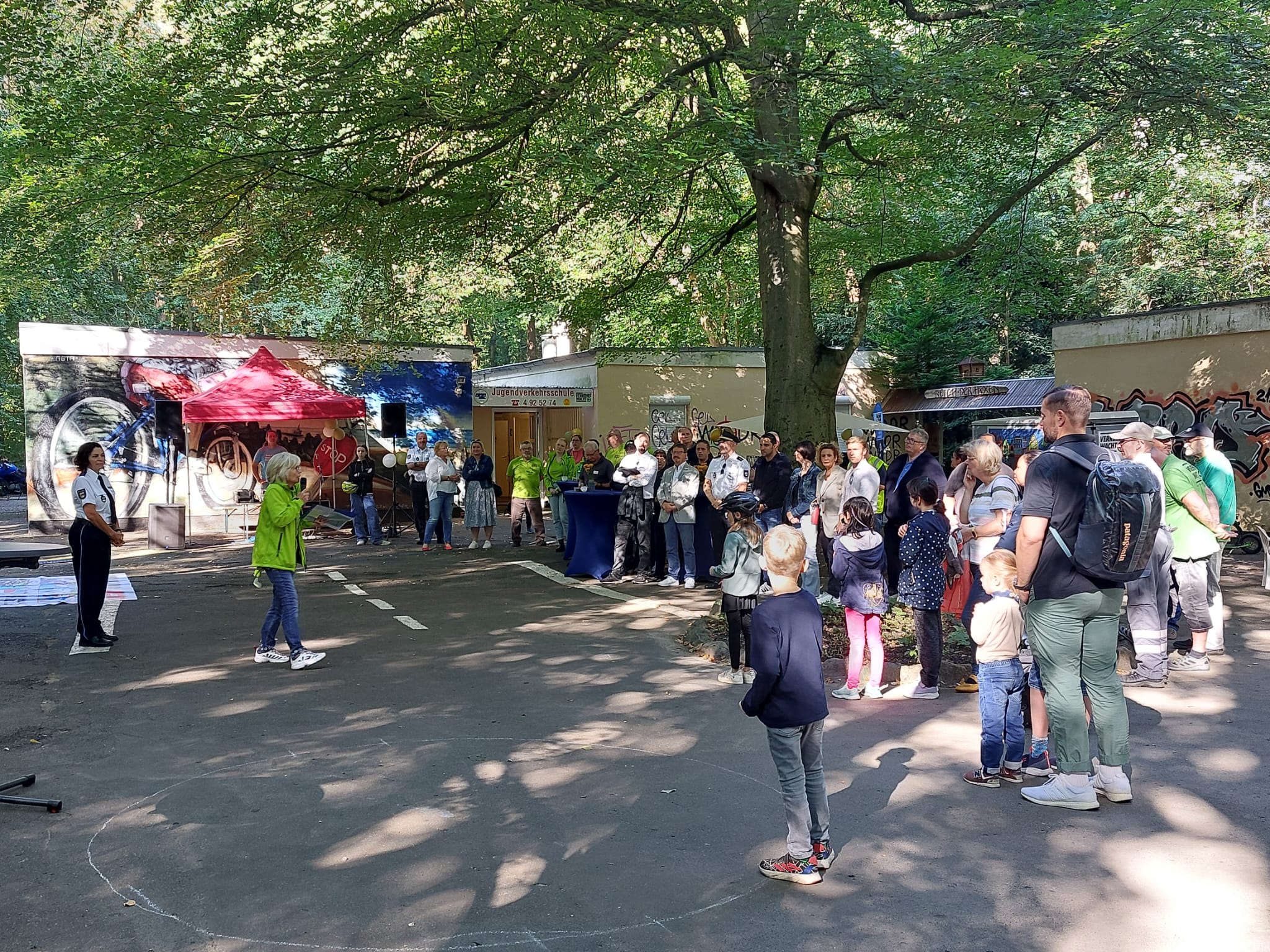 Eröffnung und Vorstellung der Stadtvertreter, Landesverkehrswacht, unter anderem auch der Leiter der Polizeiinspektion POR Steffenhagen.